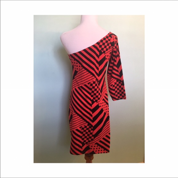 👠 LADIES RED & BLACK ONE SHOULDER STRIPPED DRESS - Picture 3 of 6